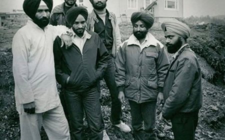 Sikhs in front of Oslo Gurdwara 1980-83